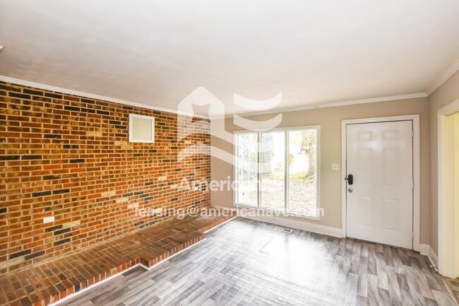 Building Photo - 1810 College St SE