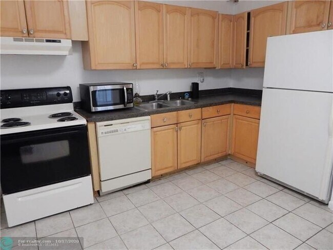 Building Photo - 5100 SW 41st St