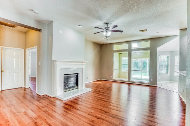 Building Photo - 10330 Claybrook Dr