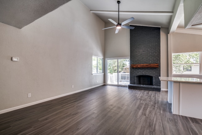 Building Photo - 1005 Via Balboa