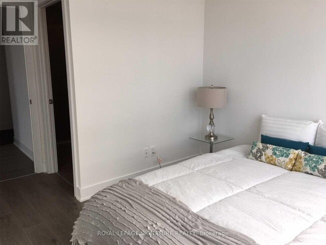 Building Photo - 99 The Donway W