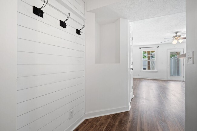 Foto del edificio - 2128 Victory Gallop Ln