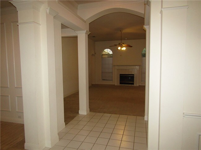 Building Photo - 7708 Blue Lilly Dr