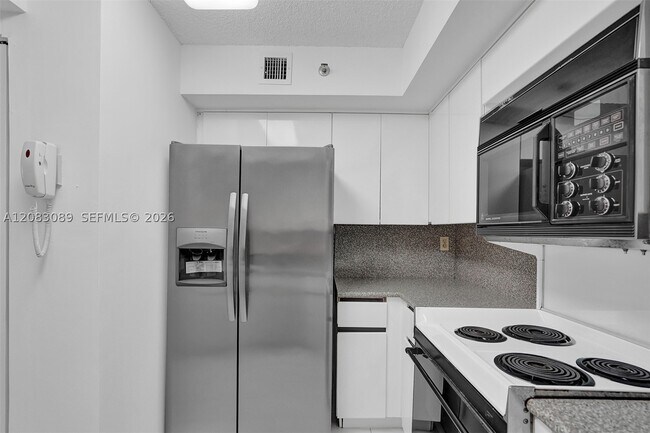 Foto del edificio - 6767 Collins Ave