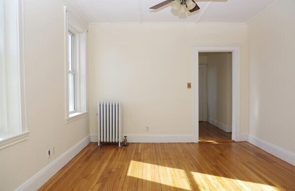 Building Photo - 131 Park Dr