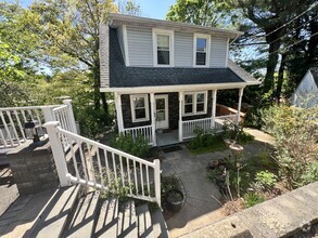 Building Photo - 22 Knoll Pl