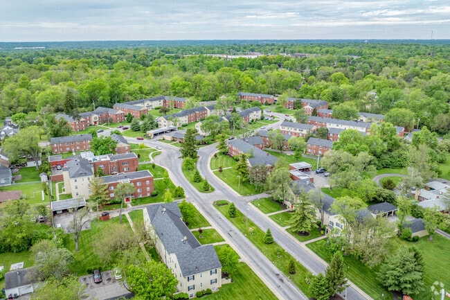 Community Context - Daytona Village Apartments