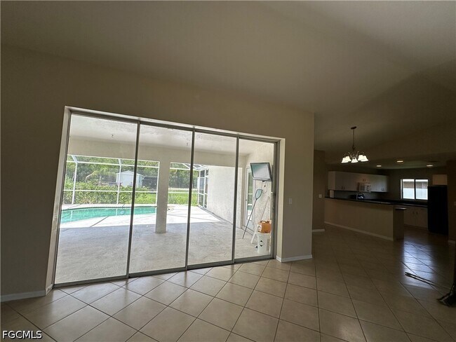 Foto del edificio - 8397 Bahamas Rd