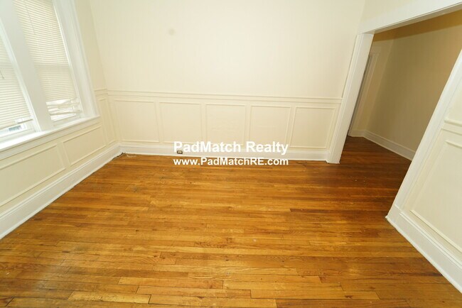 Building Photo - 244 Kelton St