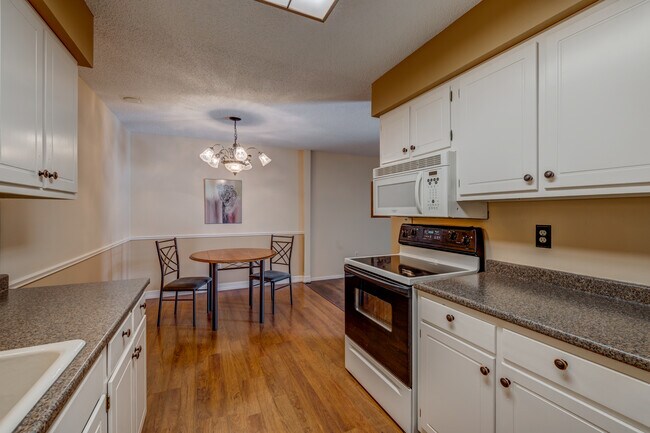 Foto del edificio - 4500 S Poplar St