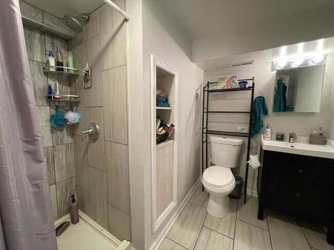 Building Photo - 1 bedroom in CHICAGO IL 60647