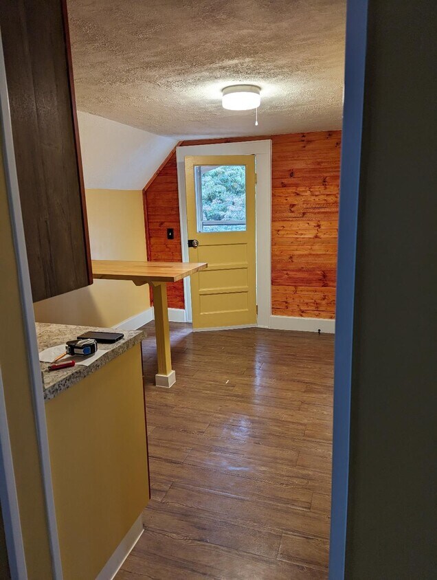 Dining area - 103 River Rd