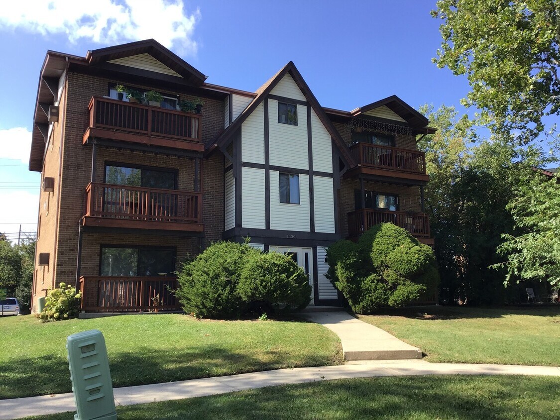 1130 Chalet Dr Unit 2S, Darien, IL 60561 Room for Rent in Darien, IL
