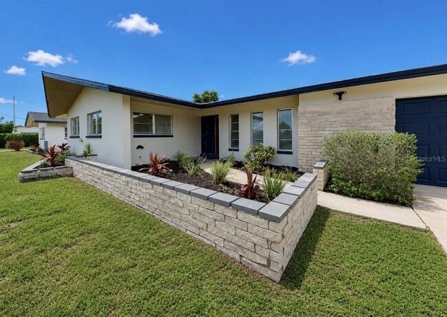 Building Photo - 1729 Bikini Ct