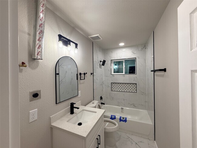 Foto del edificio - 5238 Pease St