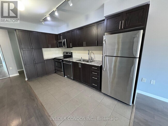 Building Photo - 800-800 Lawrence Ave W