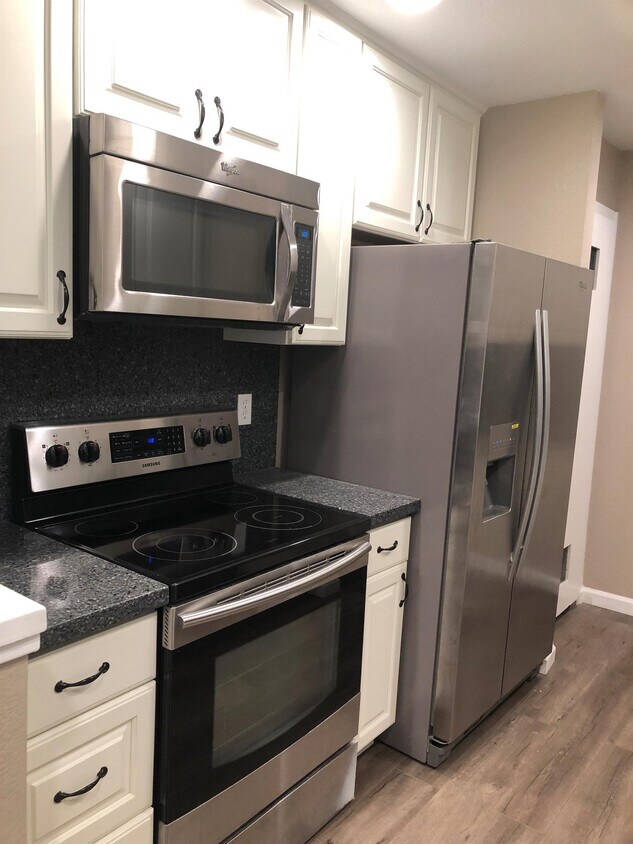 Primary Photo - 208 Kenbrook Cir