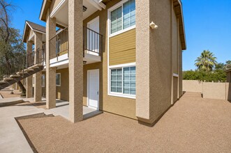 Building Photo - 45 N Phyllis