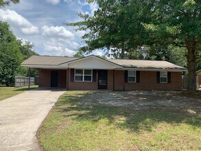 Building Photo - 1012 White Cir