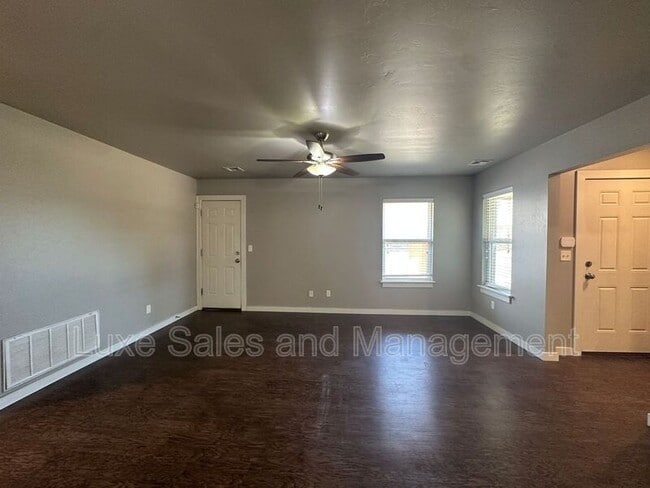 Building Photo - 749 SW 13th St