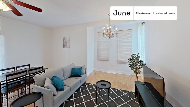 Building Photo - Private bedroom in 3 bed/1 bath Home