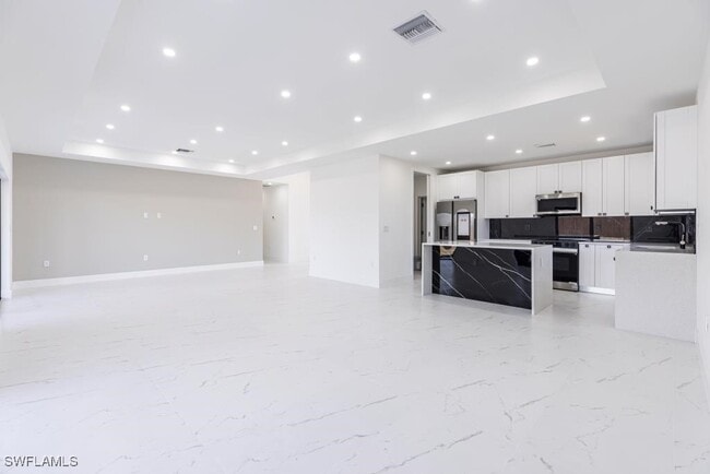 Building Photo - 1111 SW Embers Terrace