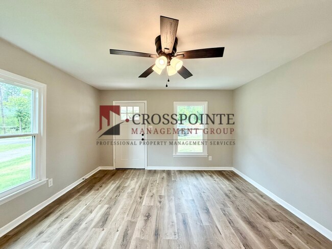 Building Photo - Newly Renovated 3 Bedroom 1 Bathroom Home!