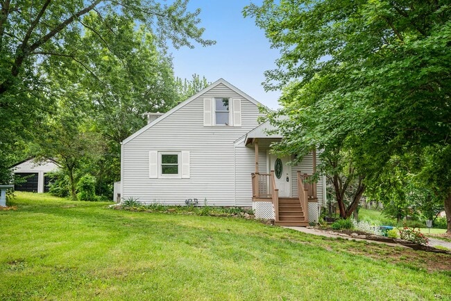 Building Photo - MOVE-IN SPECIAL: 1/2 OFF FIRST MONTH 3BR/2...