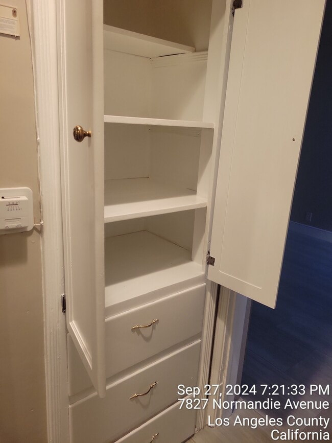 Foto del edificio - 7823 S Normandie Ave