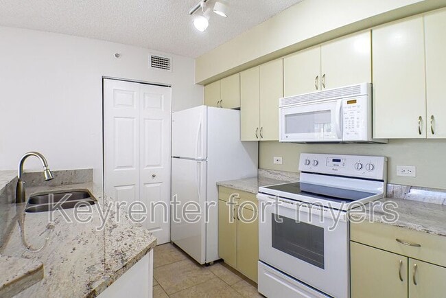 Building Photo - 8861 colonnades Ct W