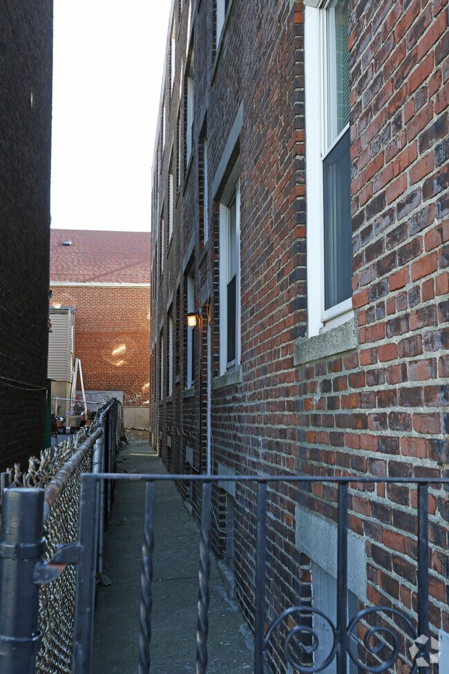 121-123 Hawthrone Street - 121-123 Hawthorne Street