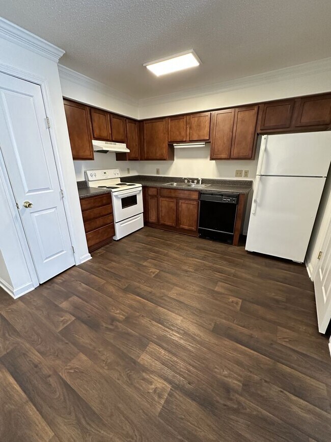 Building Photo - 2 Bedroom 2 Bathroom Condo!