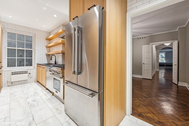 Foto del edificio - 73 E Elm St