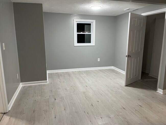 Building Photo - 71 Plain St