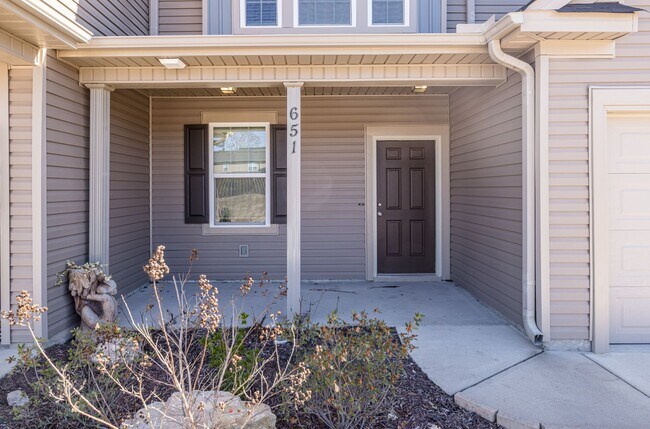 Building Photo - 651 Red Cedar Ct