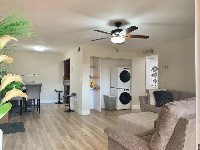 Building Photo - 7105 Miami Lakes Dr