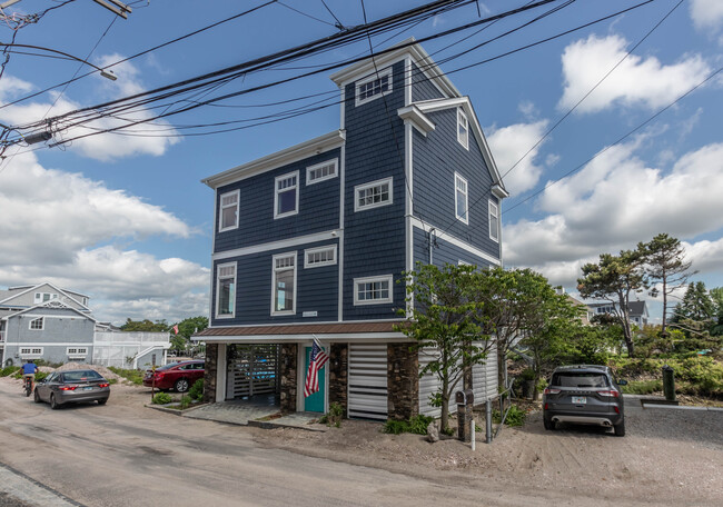 Foto del edificio - 2154 Fairfield Beach Rd