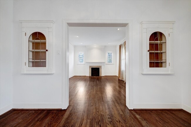 Building Photo - 2622 Westgate Dr