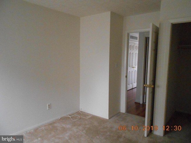 Building Photo - 524 Riviera Dr