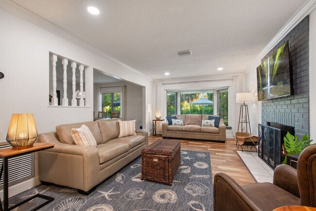 Foto del edificio - 612 Montezuma Dr