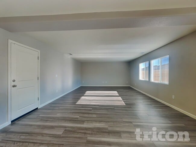 Building Photo - 8948 Elk Ravine Dr