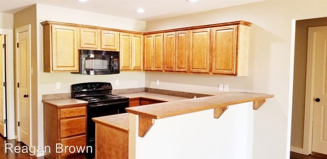 Building Photo - 2711 Ridgecrest Dr