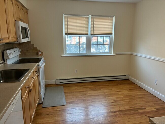 Building Photo - 1193 Hope St