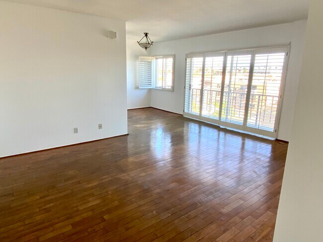 Foto del edificio - 1115 S Elm Dr
