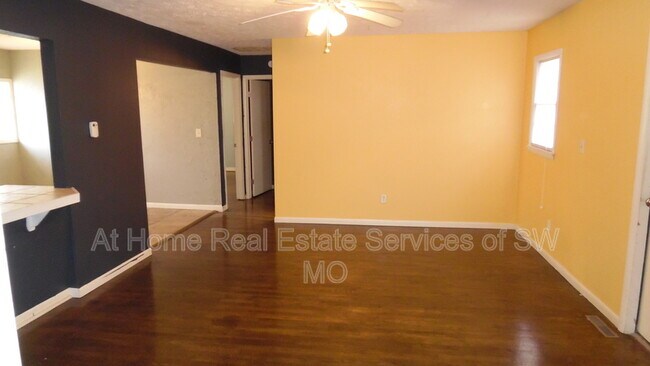 Building Photo - 3103 W Silverleaf St