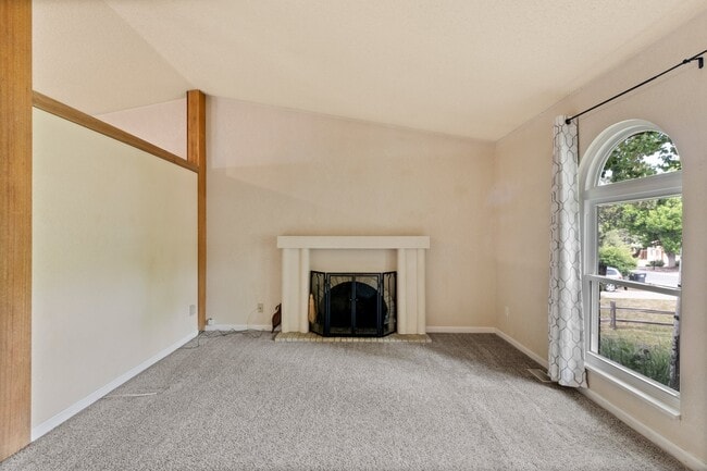 Building Photo - 3020 Avondale Dr