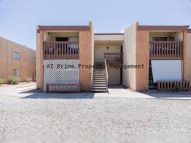 Building Photo - 2121 W Royal Palm Rd
