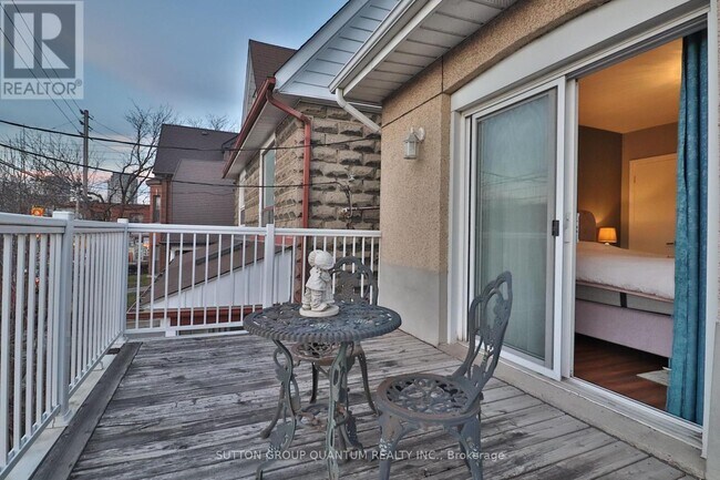 Building Photo - 803 Lansdowne Ave