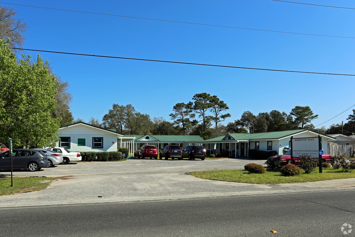 Primary Photo - 305 Lovejoy Rd