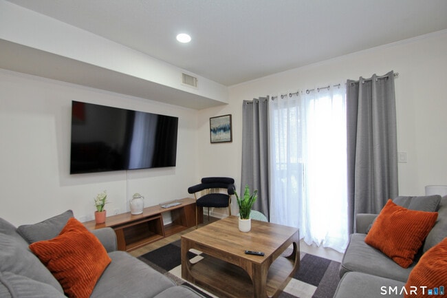 Building Photo - 1 Concorde Way